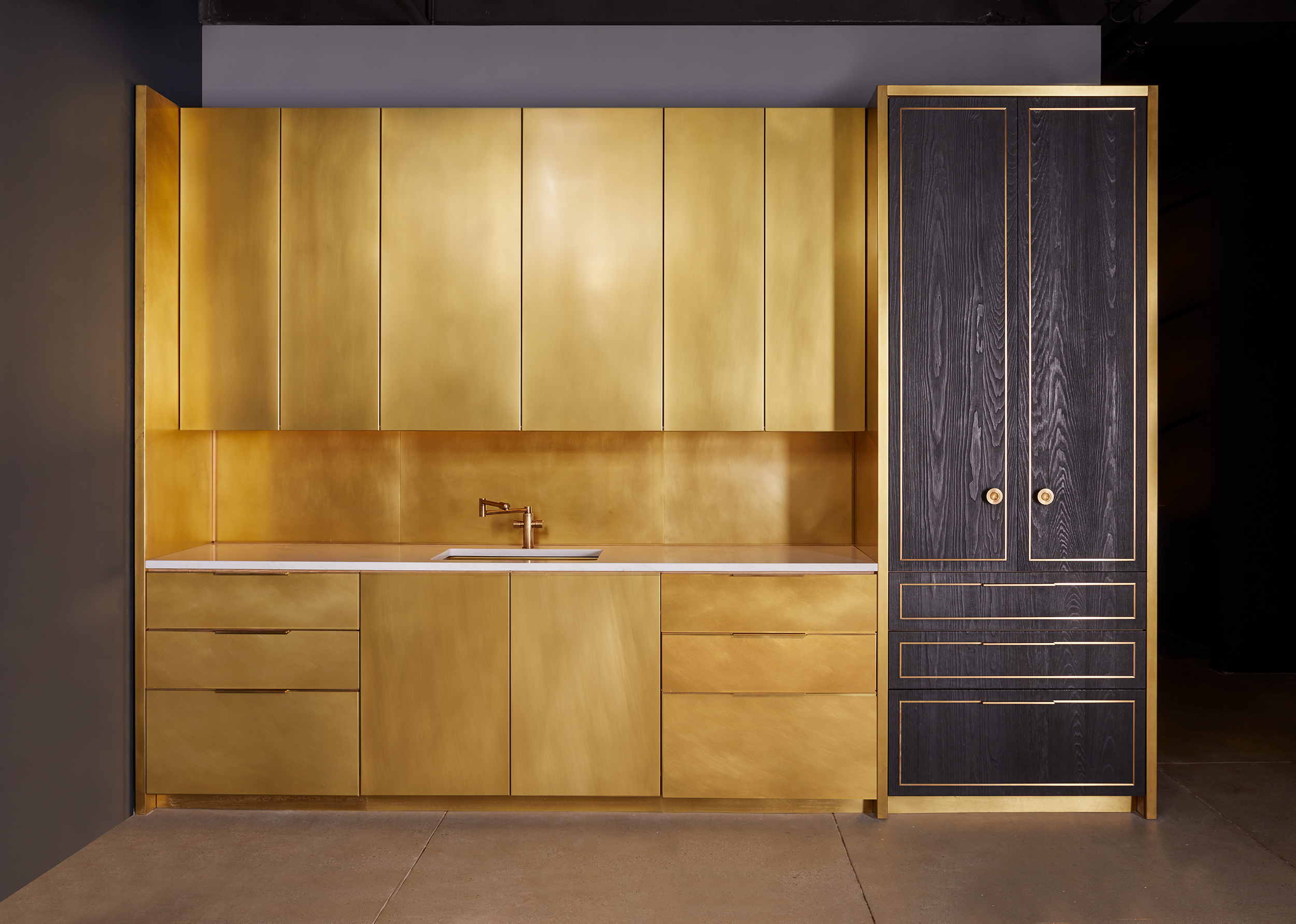 amuneal_products_WNWN_NYDC_2Brass-Kitchen-Char-Pantry-amuneal_nycshowroom_sept19_4449