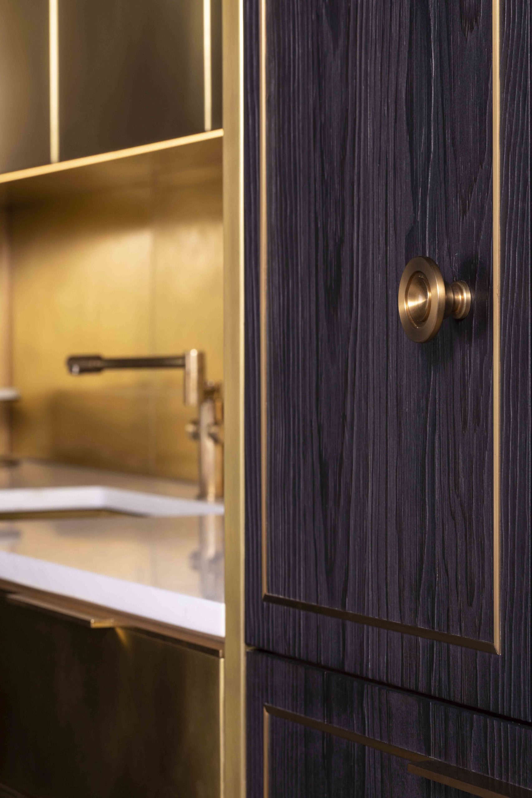 amuneal_products_WNWN_NYDC_4NYC-2019-Brass-Kitchen-Charred-pine-pantry-door-detail-5-nycsshowroom_nov19_0109-scaled-1