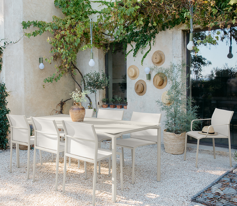 Fermob_Luxembourg Calvi High Table 63x31_Gallery Image 25_Lifestyle